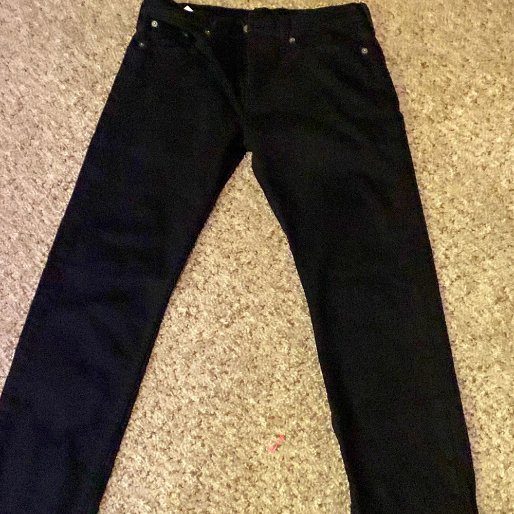 502 Levi’s black jeans